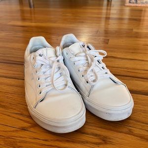 Can white leather shoes
